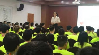 哪有什么歲月靜好 不過是有人替你負(fù)重前行