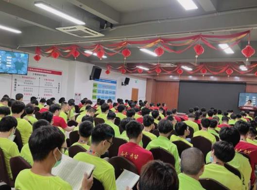學習《弟子規(guī)》做德技兼?zhèn)涞那嗳A學子