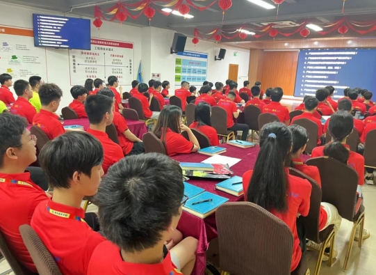 青華模具學(xué)院精英班長團(tuán)成長營開團(tuán)儀式-盛大收官