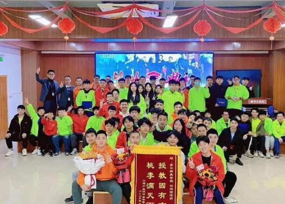 青華模具學(xué)院12月份畢業(yè)典禮