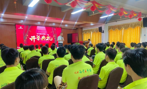 初夏的五月，萬物并秀--迎青華5月開學(xué)典禮