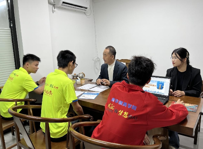 青華模具學(xué)院11月招聘會(huì)圓滿結(jié)束