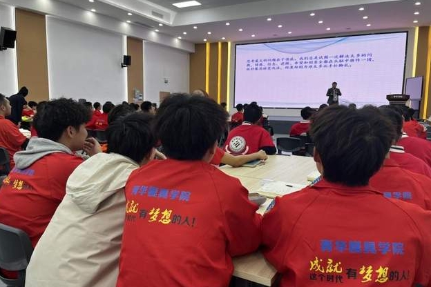 青華模具班長(zhǎng)團(tuán)：戴上 “六頂思考帽”，開啟思維新征程
