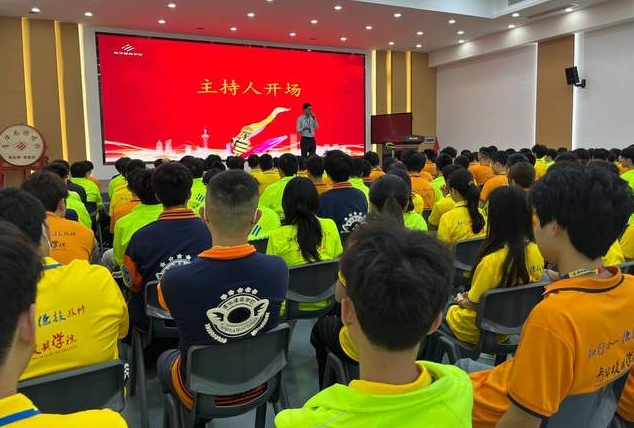 青華模具4月開學典禮：夢想啟航，共赴模具新征程