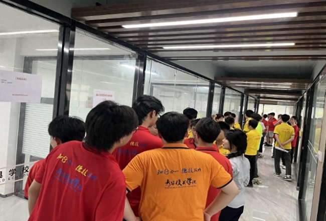 匠心育匠才—青華模具學(xué)校5月招聘會圓滿舉行，架起人才輸送橋梁